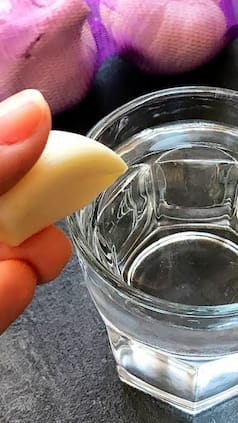 लहसुन के पानी के सेवन से शरीर को मिलते हैं ये 5 जबरदस्त फायदे