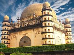 7 Jaw-Dropping Facts That Prove Gol Gumbaz Is A Masterpiece Ahead Of Its Time