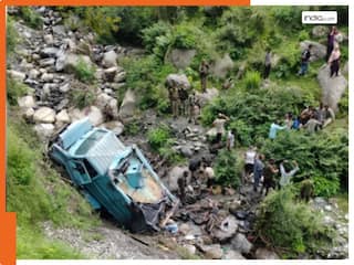 जम्मू-कश्मीर के उधमपुर में CRPF का बंकर व्हीकल खाई में गिरने से 2 जवान शहीद, 12 घायल