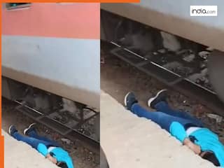 पटरी और प्लेटफॉर्म के बीच फंसा शख्स और गुजर गई ट्रेन, सोशल मीडिया पर वायरल हुआ खतरनाक वीडियो | देखें Video