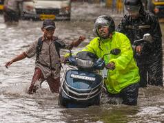 Mumbai Rains Latest Update: IMD Issues Red-Orange Alert for These Areas, Indigo issues advisory, offices likely to remain...