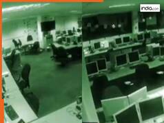 Viral Video Today: ऑफिस में खुद ही सरकने लगीं कुर्सियां, चलने लगे कंप्यूटर, कैमरे में कैद हुआ डरावना दृश्य | देखें वीडियो