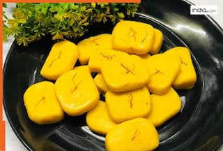 Raksha Bandhan Special Sweets: इस राखी भाई को खिलाएं घर पर बना ये केसर पेड़ा चीज़केक, खुश होकर दोगुना देगा पैसे