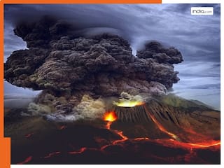 जापान में ज्वालामुखी फटते ही दहशत में आए लोग, 3 किमी की ऊंचाई तक दिखा राख का गुबार