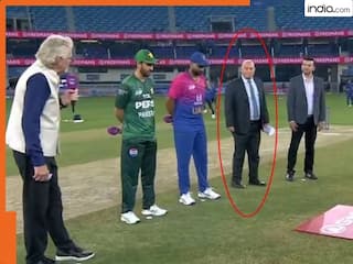 ICC के आगे गिड़गिड़ाता रहा पाकिस्तान, मैच रैफरी एंडी पाइक्रॉफ्ट नहीं हटे, PAK vs AUE मैच में टॉस के समय दिखे