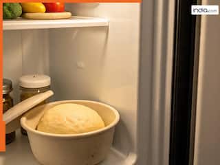 Pitru Paksha 2025: पितृ पक्ष में भूलकर भी न रखें फ्रिज में गूंथा हुआ आटा, जानिए वजह और श्राद्ध से जुड़े नियम