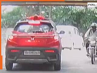 कार की सनरूफ से सिर निकालकर खड़ा था बच्चा, अगले ही पल हुआ ऐसा हादसा कि रूह कांप जाएगी | देखें Video