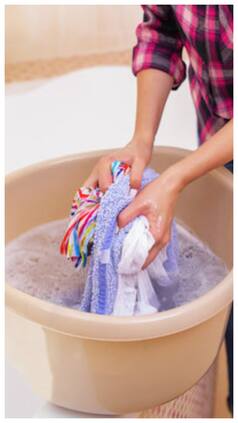 इस दिन कपड़े धोना पड़ सकता है भारी, घर में छा जाएगी कंगाली!