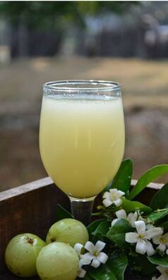 आंवला का जूस पीने से शरीर को मिलेंगे 6 फायदे