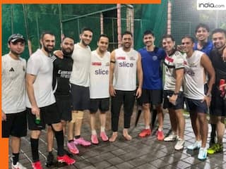 IPL 2026 से पहले मुंबई इंडियंस की जर्सी में दिखे एमएस धोनी, सोशल मीडिया पर तस्वीरें वायरल होने के बाद मची खलबली