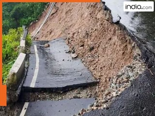 Darjeeling Landslide: दार्जिलिंग में भारी बारिश का कहर, भूस्खलन से 17 लोगों की मौत, सिक्किम अब अलग थलग