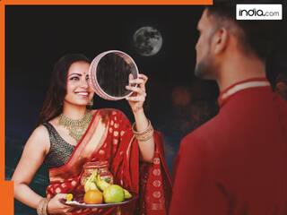 Karwa Chauth Wishes in Hindi: इस करवा चौथ पर भेजें अपने पार्टनर को रोमांटिक मैसेज और शायरी, प्यार हो जाएगा और गहरा