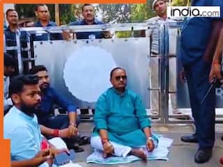 नीतीश कुमार के घर के बाहर टिकट को लेकर हाई वोल्टेज ड्रामा, इस डर के मारे जदयू विधायक गोपाल मंडल धरने पर बैठे