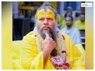 Premanand Maharaj HEALTH Update: Vrindavan Saint puts all rumours to rest, walks nearly 200 metres from..., devotees say...