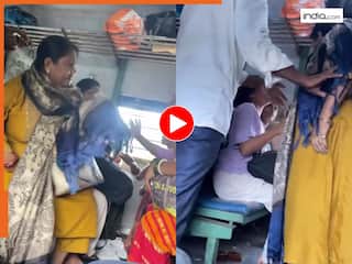 ट्रेन में सबको उठाकर पटकने लगी महिला, सामने बैठी सवारी का तो मुक्का मारकर मुंह फुला दिया | देखें VIDEO