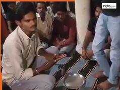 Video: MP में मानवता को शर्मसार करने वाली घटना, युवक को जबरन पिलाया गया पैर धोकर पानी, सोशल मीडिया पर वीडियो वायरल