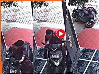 Scooty Girl Ka Video: घर से ही स्कूटी नहीं निकाल पाई महिला, गेट तक पहुंचते ही हो गया ऐसा हाल | देखें वीडियो