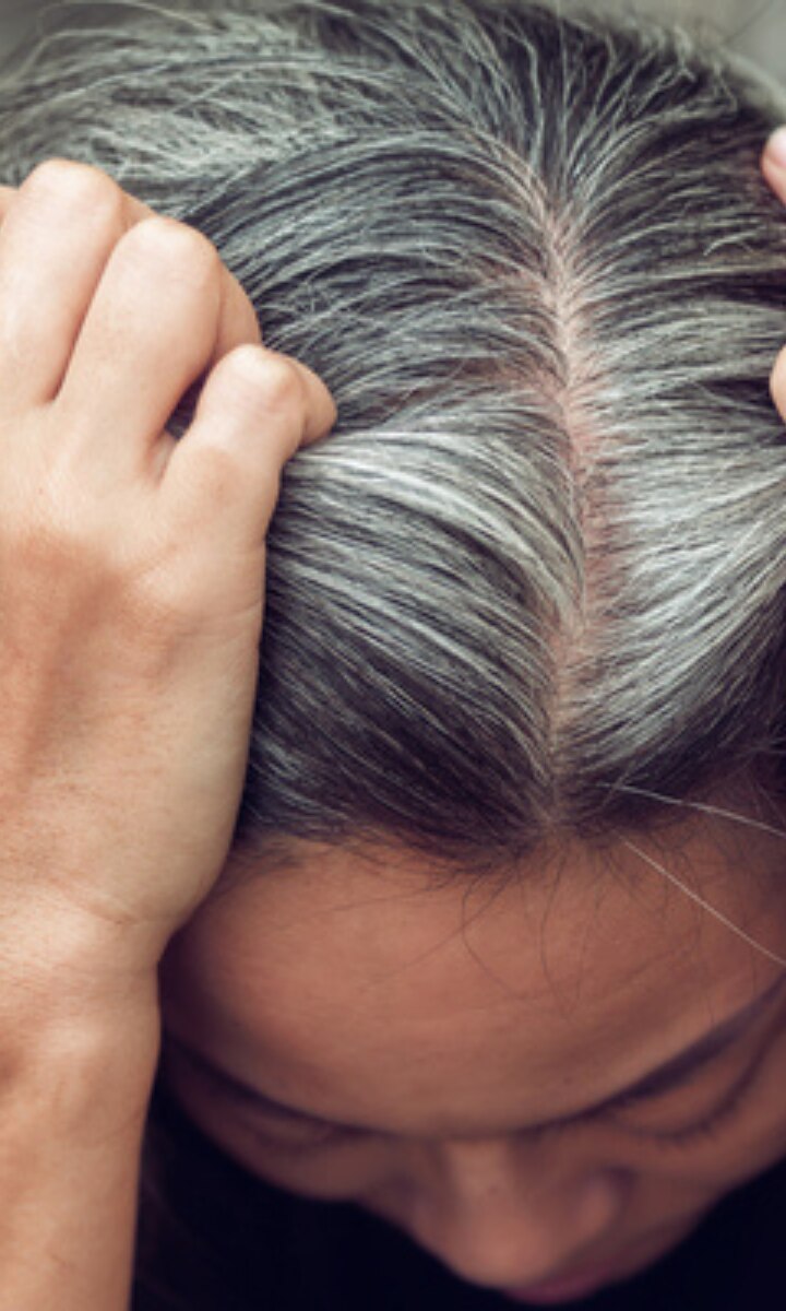 केमिकल वाली डाई नहीं, अब इस 1 चीज से बालों को करें काला