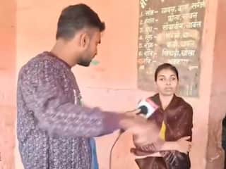 Class Teacher Ka Video: 77, 78 और 69 में कौन सा नंबर बड़ा? सरकारी टीचर का जवाब सुनकर दिमाग घूम जाएगा