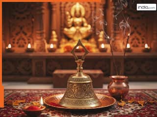 Vastu Tips: घर के मंदिर में गलत तरीके से रखी पूजा की घंटी जीवन में ला सकती है परेशानियां...इन वास्तु टिप्स का रखें ध्यान