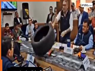 Viral Video Today: लेट होने पर मैनेजर ने मांगा सबूत, कर्मचारी ने टेबल पर पटक दिया पंचर टायर | देखें वीडियो