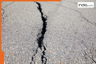MASSIVE crack on Delhi's Mukarba Chowk flyover triggers panic and safety concerns; locals call it a 'Death Trap' | Watch video