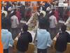 Wedding Viral Video: शादी में रसगुल्ले को लेकर छिड़ी जंग, घराती-बराती में जमकर चले लात-घूंसे | देखें वीडियो
