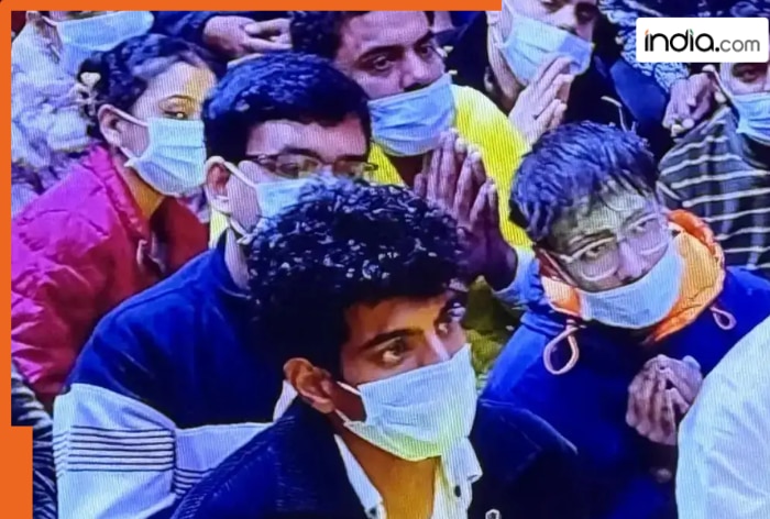Palash Muchhal seen at Premanand Maharaj’s ashram amid delayed wedding with Smriti Mandhana? Viral pic sparks buzz