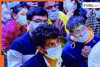 Palash Muchhal seen at Premanand Maharaj’s ashram amid delayed wedding with Smriti Mandhana? Viral pic sparks buzz