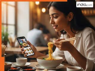 खाना खाते समय Phone देखना बन सकता है मोटापा और डायबिटीज की बड़ी वजह, नई स्टडी ने किया चौंकाने वाला खुलासा