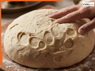 आटा गूंथने के बाद उस पर क्यों लगाते हैं उंगलियों का निशान? जानिए इसका कारण और धार्मिक महत्व