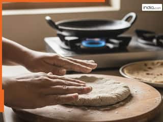 बासी आटे से बनी रोटी को क्यों कहते हैं तामसिक भोजन? शास्त्रों में इसे माना गया है अशुभ, जानिए वजह