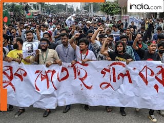 Thousands storm Bangladeshi Parliament, indulge in looting and vandalism