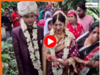 Dulhan Ka Video: विदाई में चाहकर भी रो ना पाई दुल्हन, ऊं..ऊं करते ही छूट गई तगड़ी हंसी | देखें वीडियो