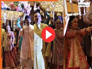 Dulha Dulhan Ka Video: शरमाते हुए स्टेज के करीब पहुंची दुल्हन, फिर किया ऐसा हाहाकारी डांस खुशी से झूम उठा दूल्हा | देखिए