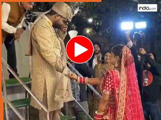 Dulha Dulhan Ka Video: दूल्हे ने जैसे ही पकड़ा दूल्हन का हाथ, अचानक हो गई 'छोटे दूल्हे' की एंट्री! फिर जो हुआ खुद देख लीजिए वीडियो