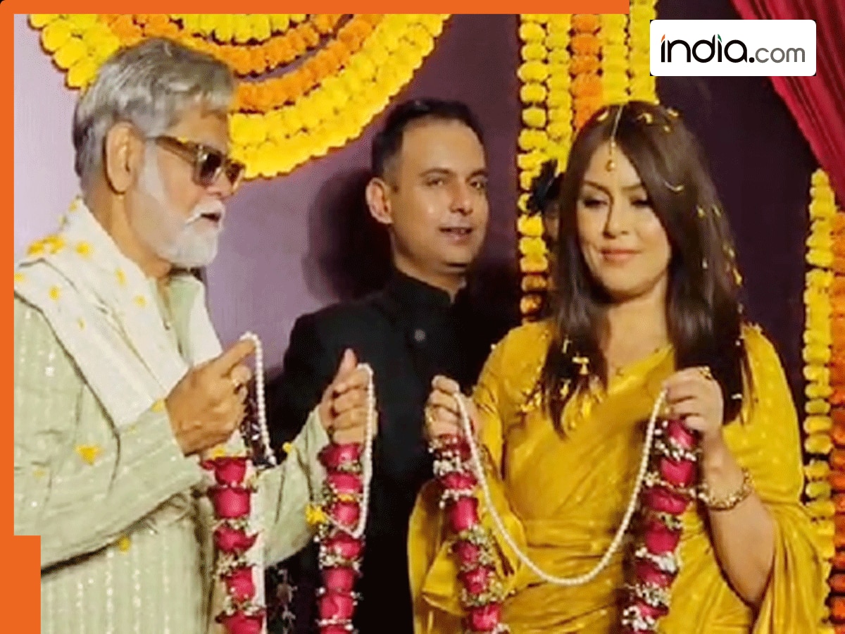52 साल की उम्र में महिमा चौधरी ने संजय मिश्रा को पहनाई वरमाला, शादी के मंत्र सुन डरी एक्ट्रेस