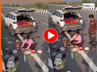 Viral Video Today: महिला ने सड़क को ही बना दिया किचन, गैस चूल्हा निकालकर पकाने लगी खाना | देखें वीडियो