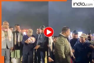 Viral Video: फुटबॉल को किक मारने चले मंत्री जी... जमीन पर धड़ाम से गिरे! वीडियो बना मीम मटेरियल