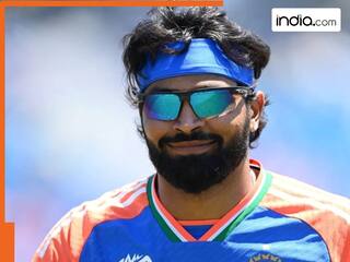 हार्दिक पांड्या का राजकोट में आया तूफान, लगातार 5 छक्के और 1 चौका लगाकर शतक पूरा किया