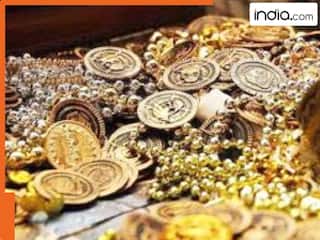 कच्ची दीवार से निकला खजाना! इटावा के गांव में सिक्कों से भरा मटका मिलते ही मची अफरा-तफरी