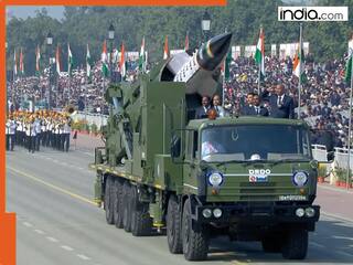 कर्तव्य पथ पर भारत का शक्ति प्रदर्शन, धरती पर गूंज रहा वंदे मातरम का जयकारा, आसमान में फाइटर जेट की दहाड़
