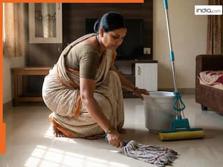 Vastu Tips: कब नहीं लगाना चाहिए घर में पोछा? जान लें वरना रुक सकती है बरकत