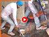 Viral Video: जूता पहनकर शख्स ने बनाया गुड़, जो चिपका उसे भी मिला दिया | हिला देगा ये वीडियो