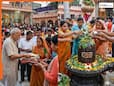Mahashivratri 2026: शनि की साढ़े साती से छुटकारा दिलाएगा महाशिवरात्रि का व्रत, इन 5 चीजों का दान करने से टल जाएगा हर संकट Mahashivratri 2026: शनि की साढ़े साती से छुटकारा दिलाएगा महाशिवरात्रि का व्रत, इन 5 चीजों का दान करने से टल जाएगा हर संकट