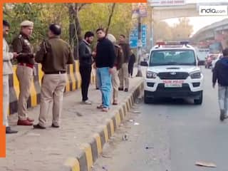 दिल्ली में फ्लाईओवर पर कार में मिली तीन लाशें, कौन थे ये लोग, आपस में क्या था कनेक्शन? गहराया रहस्य