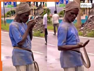 Chachaji Ka Video: चाचा ने सांप को बना लिया बेल्ट, कमर में बांधकर स्टाइल से पीने लगे बीड़ी