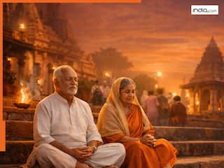 Jyotish shastra: दर्शन के बाद मंदिर की पैड़ी पर क्यों बैठते थे बुजुर्ग, जपते थे कौन सा मंत्र? क्या है इस परंपरा का रहस्य