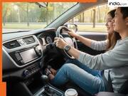 क्या चप्पल पहनकर कार चलाने पर चालान कट सकता है? जानिए मोटर व्हीकल एक्ट के अनुसार क्या कहा है नियम