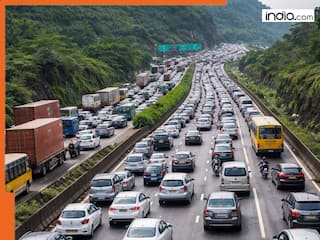 Mumbai-Pune expressway sees massive traffic jam during Ram Navami weekend, vehicles stuck in long queues near Lonavala